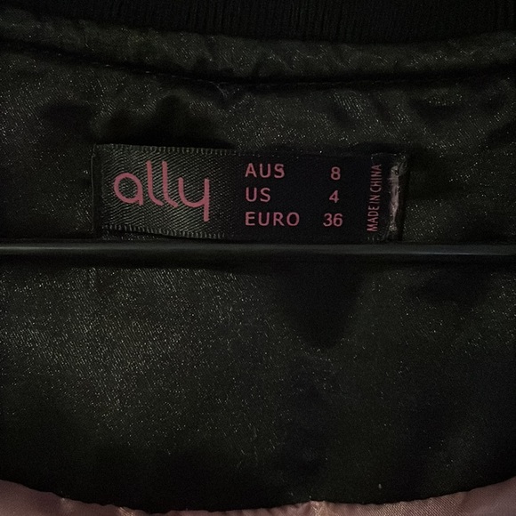 ✨HOST PICK✨ Silky Pink Cherry Blossom Jersey Jacket - Picture 3 of 4